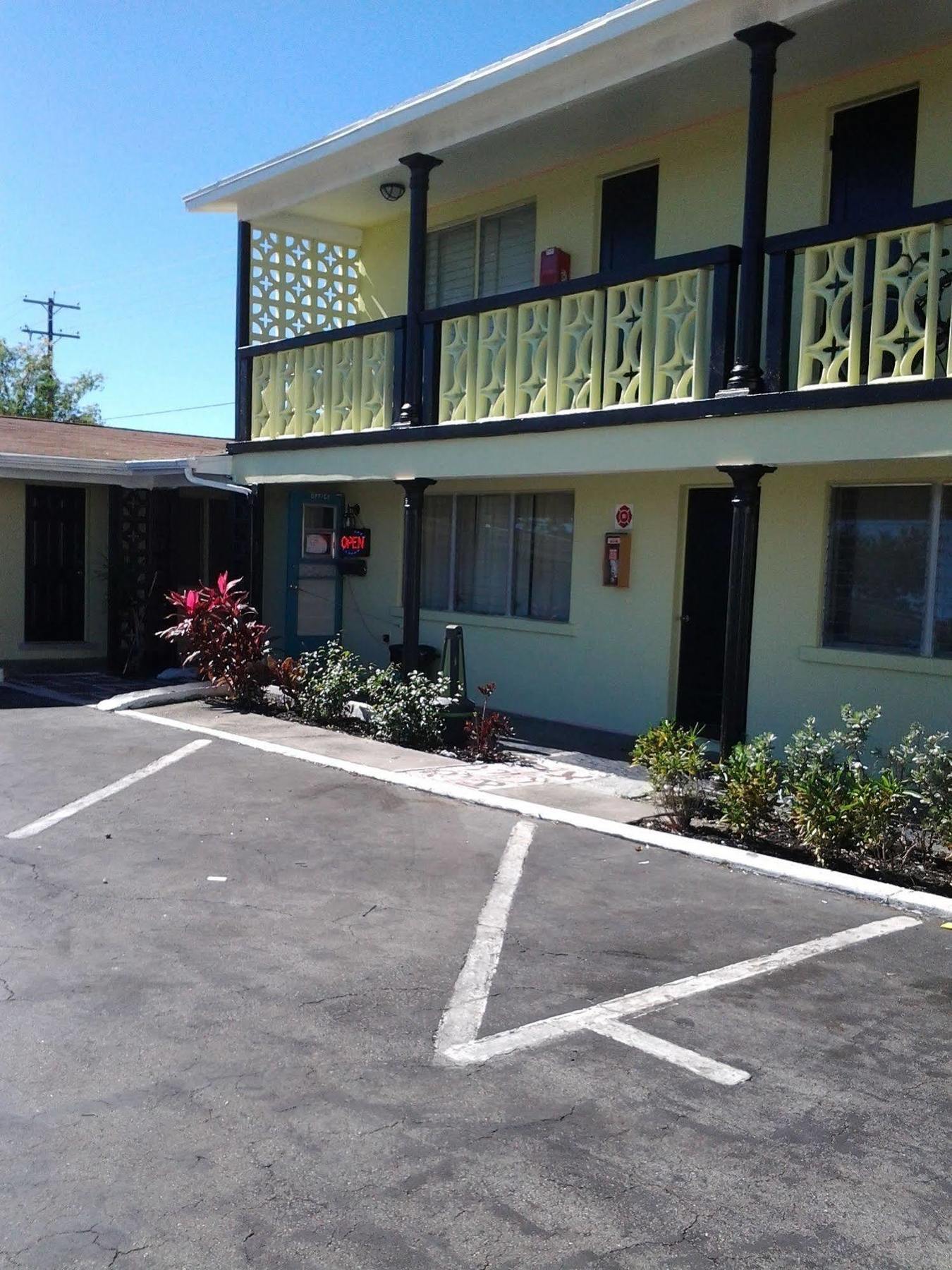 Martinique Hotel Lake Worth Beach Exterior photo